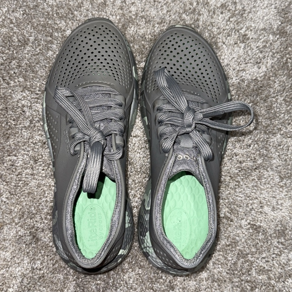 Crocs - Picture 2 of 4